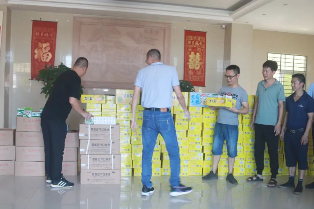 致敬烈日下的堅守，高溫慰問送清涼